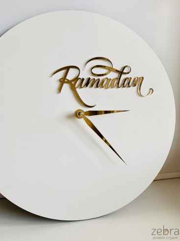 Зеркальная надпись "Ramadan"